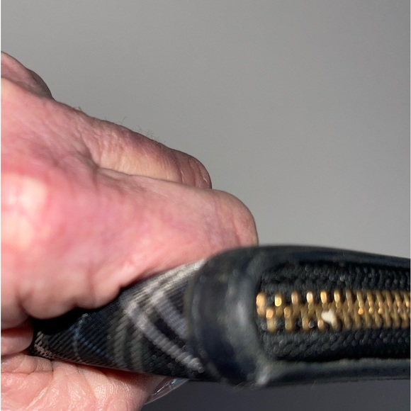 COPY - ✨✨Burberry Blue Label Japan Exclusive Zip up Wallet✨✨ - Picture 5 of 12